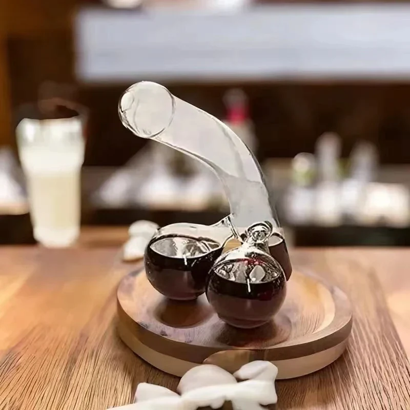 Cheeky Pour: 650ml Decanter for a Memorable Nightcap - Image 4