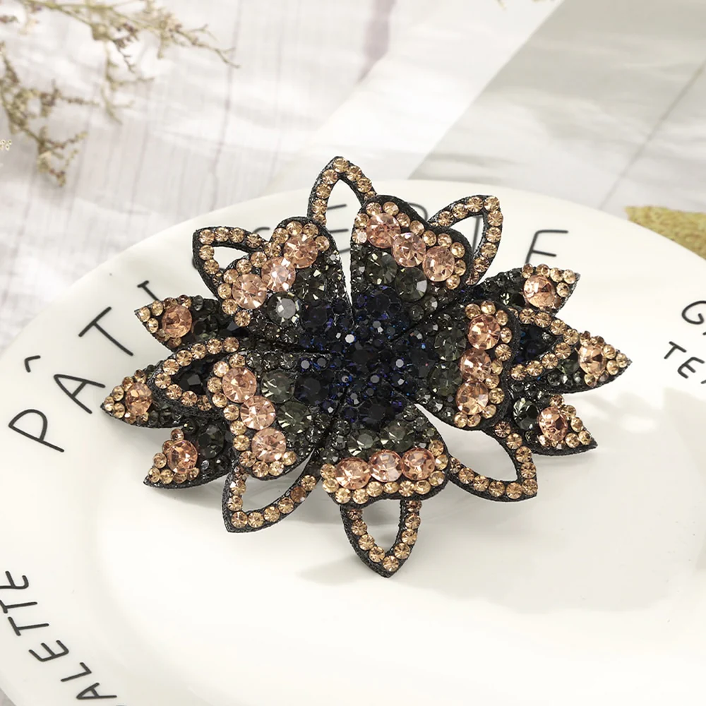 Elegant Rhinestone Flower Hair Clip - Image 9