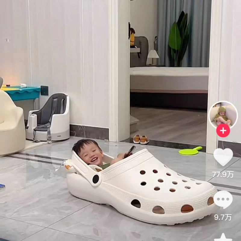 Giant Crocs - Image 2