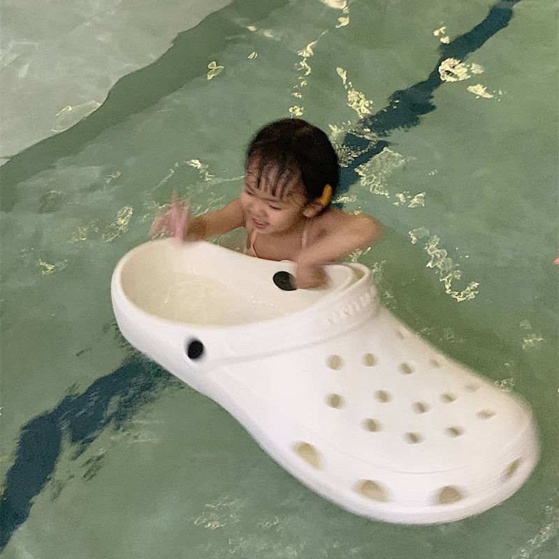 Giant Crocs - Image 5