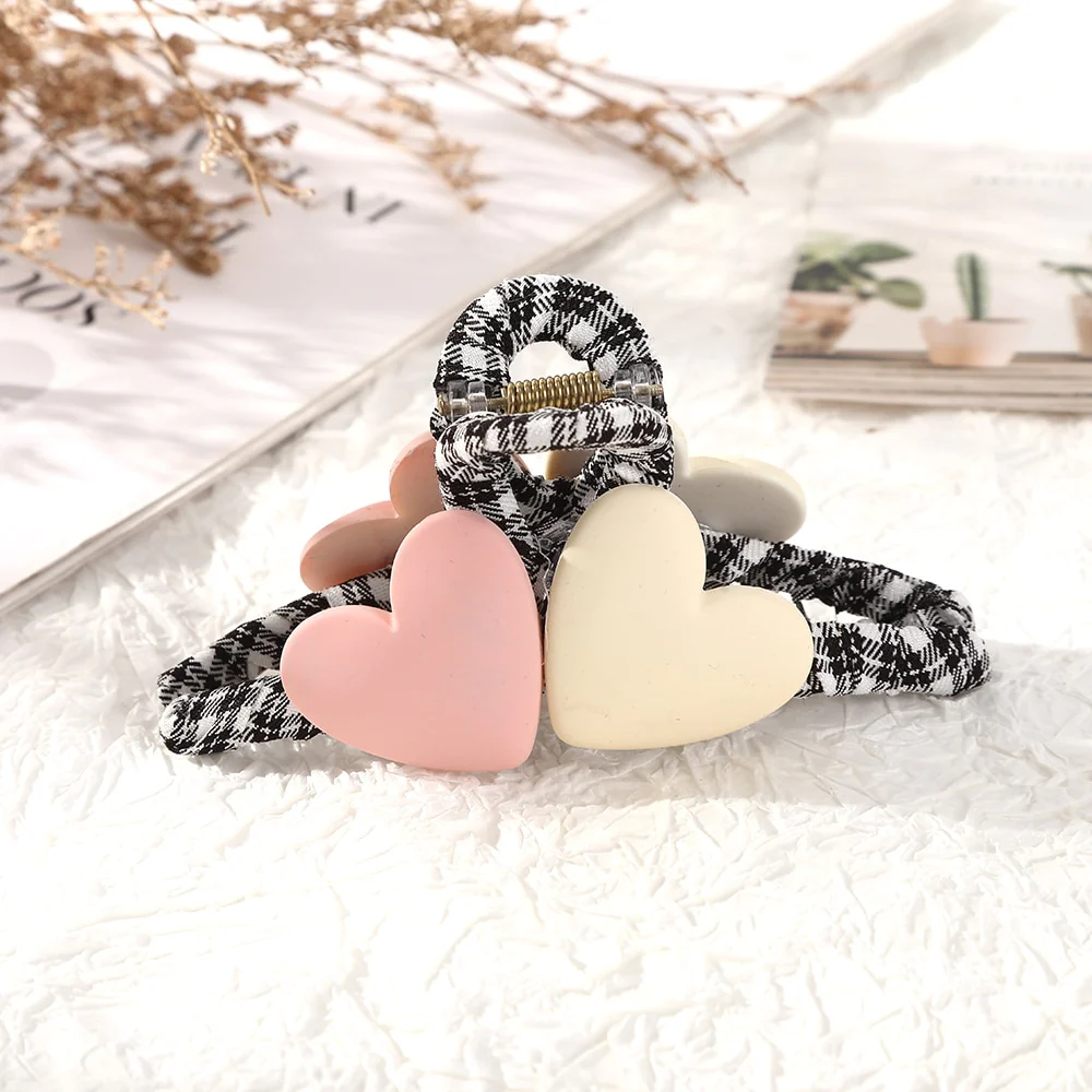 Heart Hair Claw - Image 20