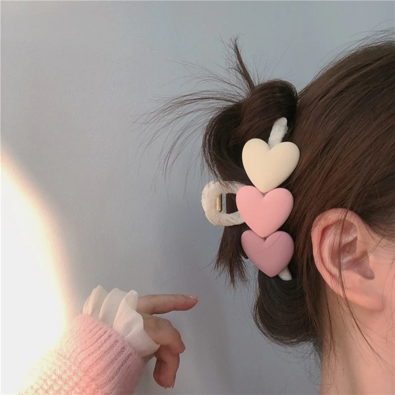 Heart Hair Claw - Image 29
