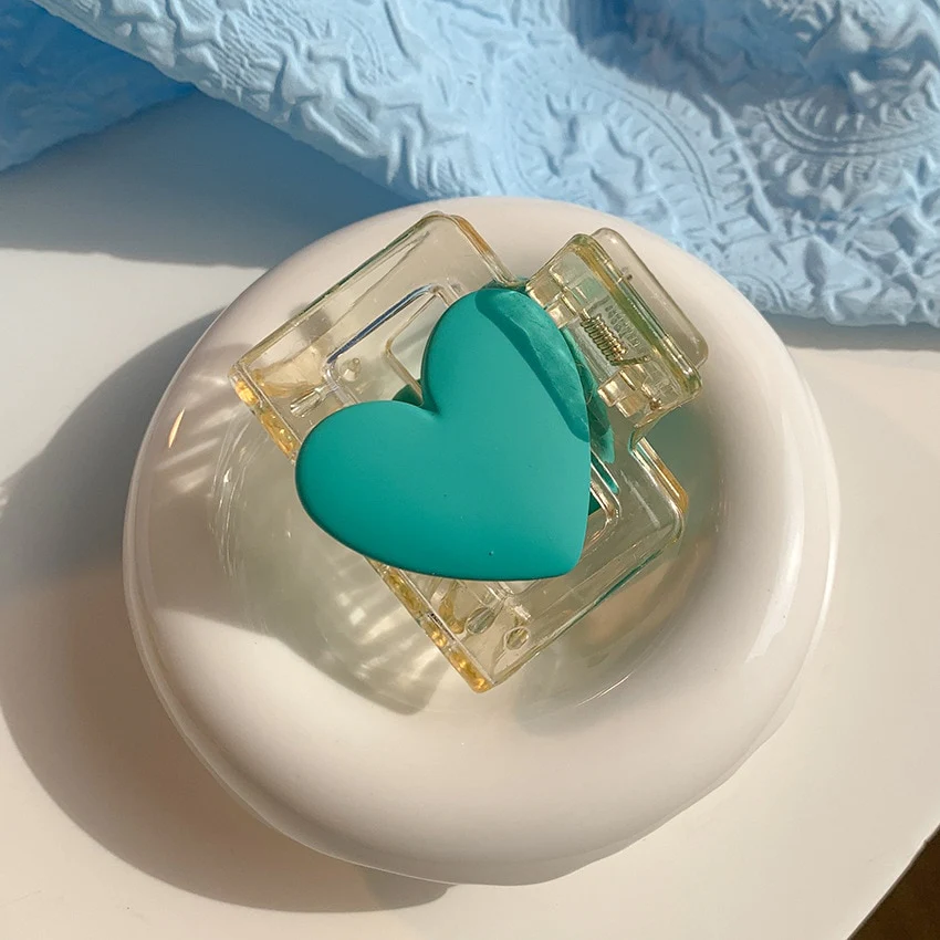 Heart Hair Claw - Image 3
