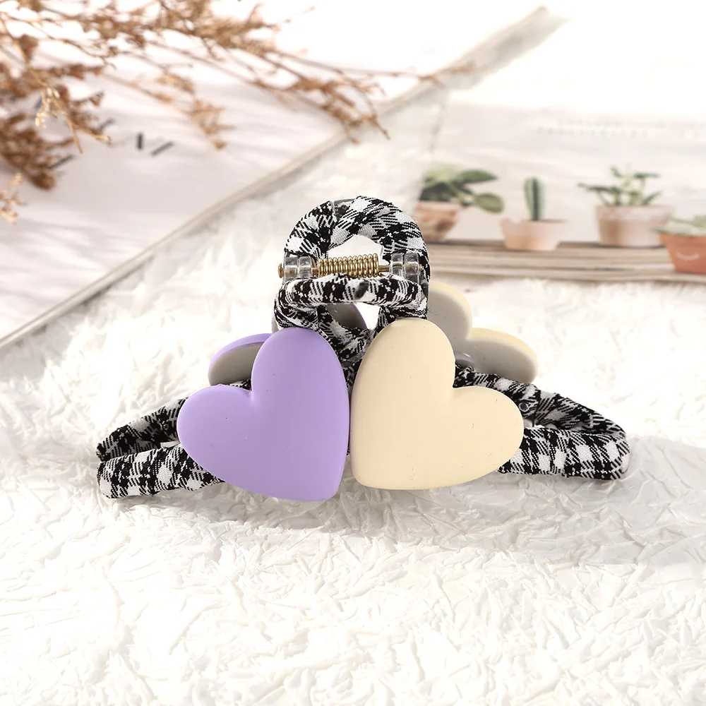 Heart Hair Claw - Image 31