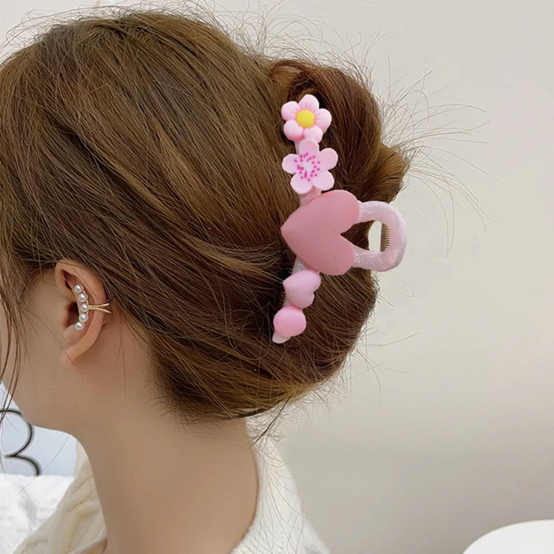 Heart Hair Claw - Image 32