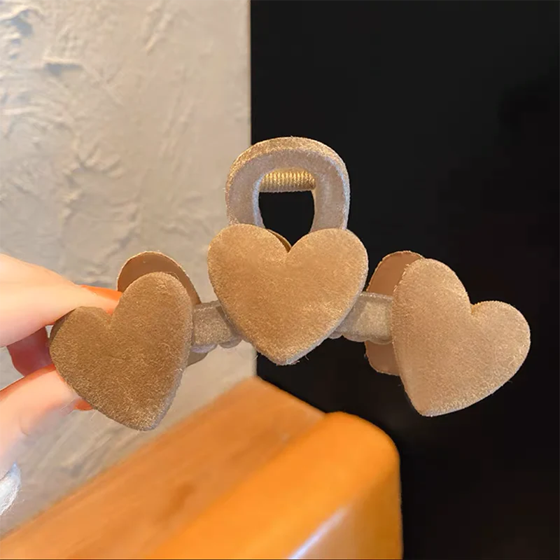 Heart Hair Claw - Image 43