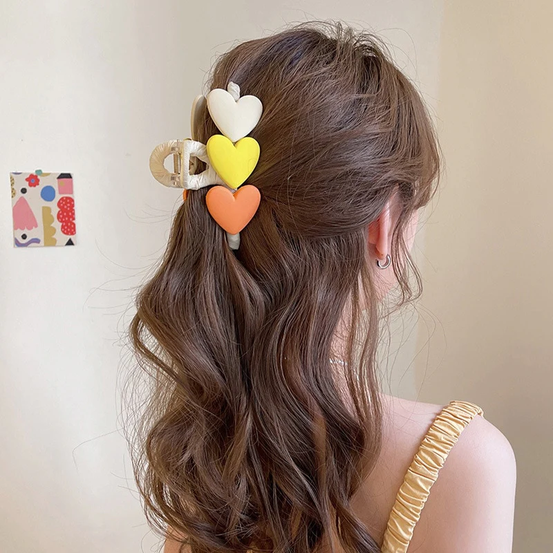 Heart Hair Claw - Image 44