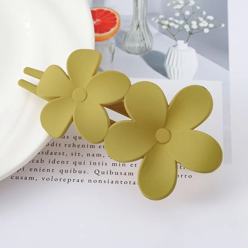 Retro Frosted Flower Hairpin - Image 7