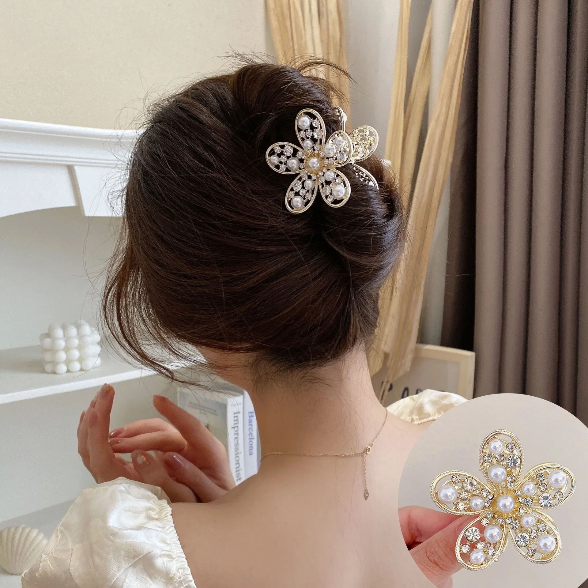 Rhinestone Metal Hair Claw - Image 40